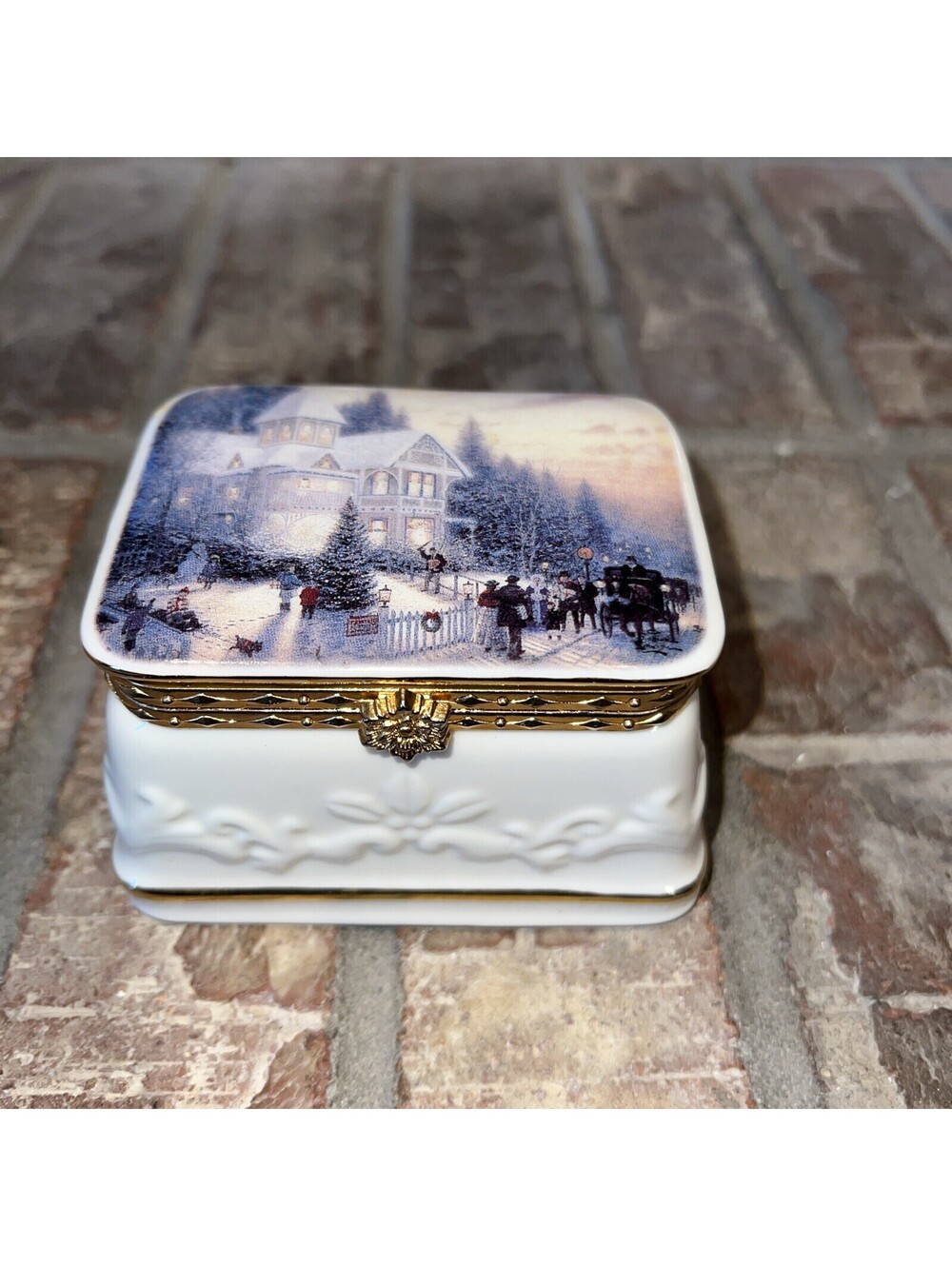 Thomas Kinkade Hallmark Victorian Christmas Porcelain hinged Music Trinket Box